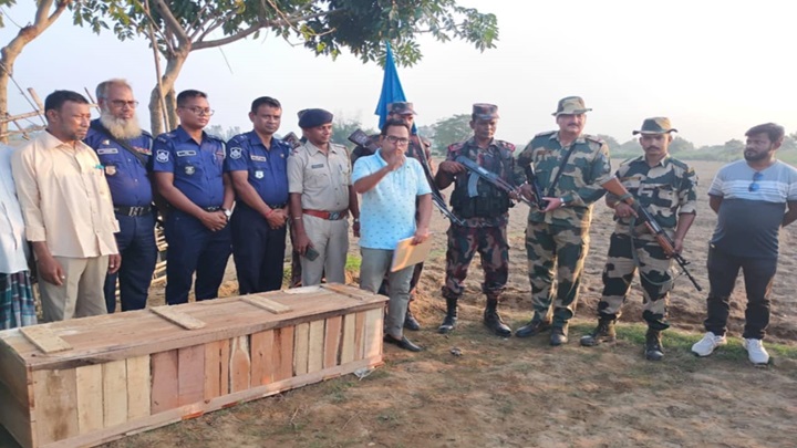 কুলিক নদীতে ডুবে নিহত বাংলাদেশির লাশ বিজিবির কাছে হস্তান্তর