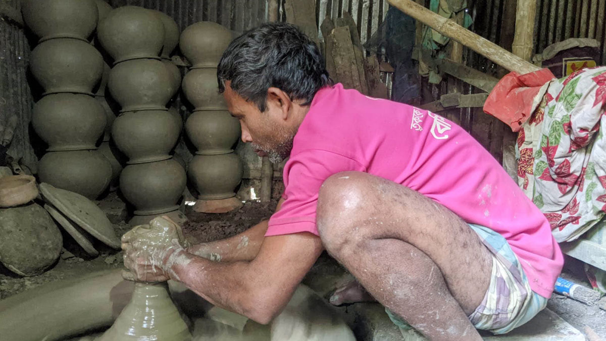 হারিয়ে যাচ্ছে মৃৎশিল্প, ভালো নেই কারিগররা