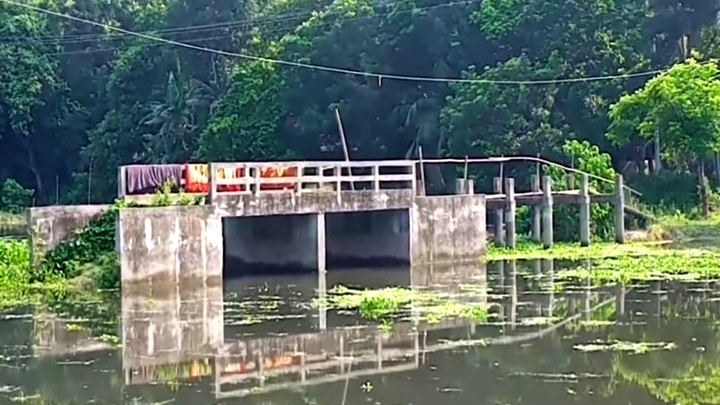 এক যুগেও হয়নি সংযোগ সড়ক, দুর্ভোগে এলাকাবাসী