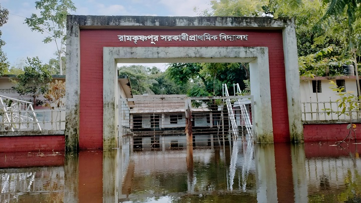 লক্ষ্মীপুরে বন্যায় ৬৫৯ শিক্ষাপ্রতিষ্ঠান ক্ষতিগ্রস্ত