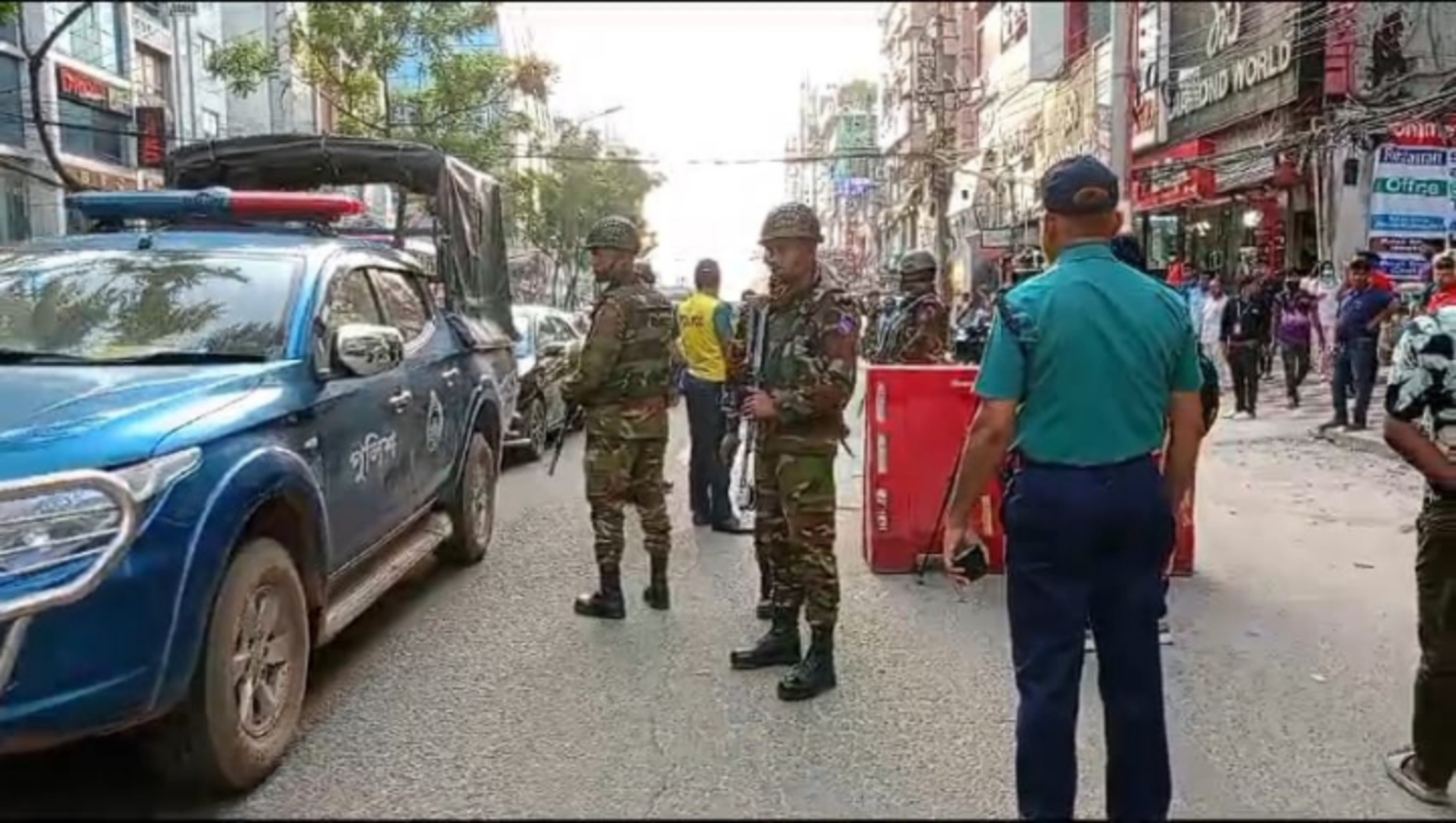 উত্তরায় যৌথ বাহিনীর অভিযান