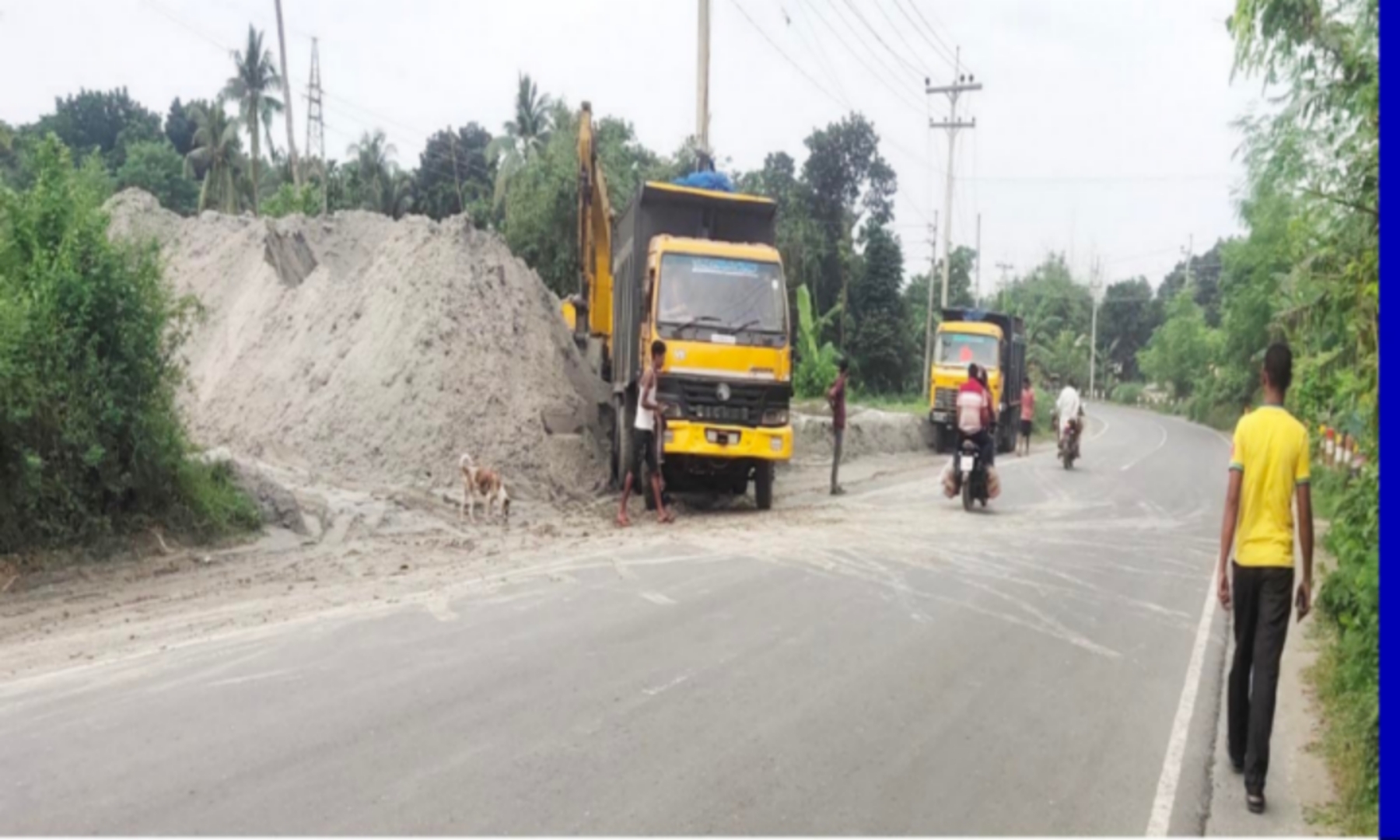 খুলনা-সাতক্ষীরা মহাসড়কের বিপদজনক মোড়ে ‘বালুর বেড’