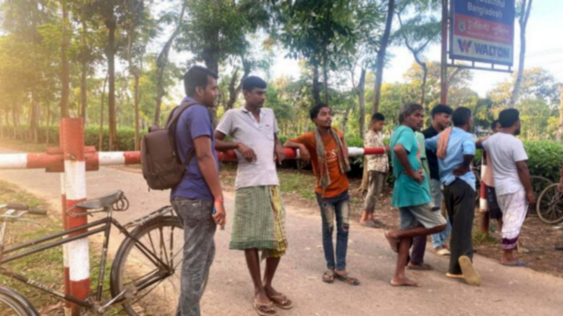 কমলগঞ্জের মাধবপুর লেক বন্ধ, বিপাকে পর্যটকেরা