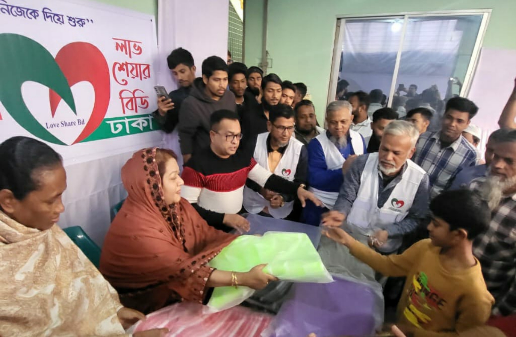 লাভ শেয়ার বিডি‍‍‍‍`র পক্ষ থেকে শীতার্তদের মাঝে শীতবস্ত্র বিতরণ