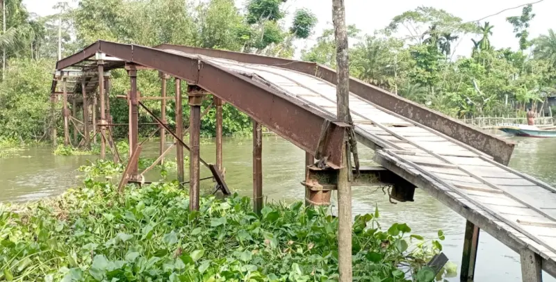 উদ্বোধনের দুই যুগেও শেষ হয়নি ব্রিজের কাজ