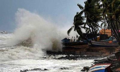 গভীর নিম্নচাপে উত্তাল সাগর, ৩ নম্বর সতর্কতা