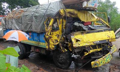 টাঙ্গাইলে বাস-ট্রাক মুখোমুখি সংঘর্ষে নিহত ৪