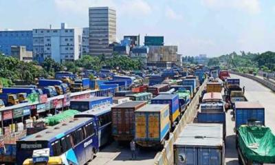 ঢাকা-চট্টগ্রাম মহাসড়কে তীব্র যানজট, দুর্ভোগে যাত্রীরা