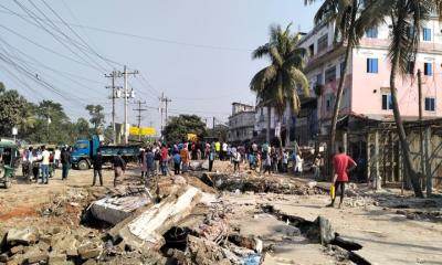 চাঁদপুর-কুমিল্লা আঞ্চলিক সড়কে ৫ শতাধিক অবৈধ স্থাপনা উচ্ছেদ