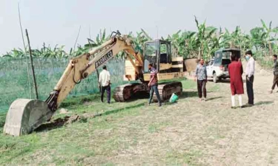 পুঠিয়ায় এক্সেভেটরের ৪টি ব্যাটারি জব্দ