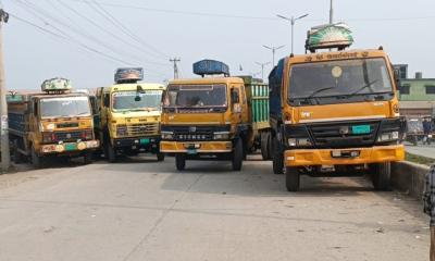 ভোমরা বন্দরের রাস্তায় অব্যবস্থাপনা, ভোগান্তিতে স্থানীয়রা