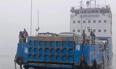 কুয়াশা কেটে যাওয়ায় তিন নৌরুটে ফেরি চলাচল স্বাভাবিক