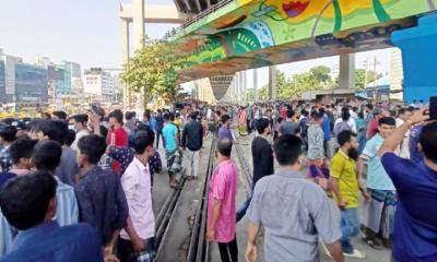 এবার মহাখালীতে অটোরিকশা চালকদের অবরোধ, বন্ধ ট্রেন চলাচল