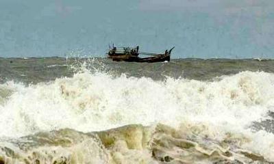 সাগর উত্তাল:  এখনো ফিরে আসেনি ২০ ট্রলারসহ তিন শতাধিক জেলে