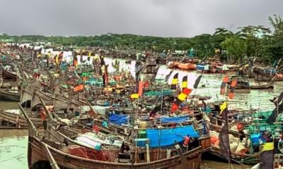 উত্তাল সমুদ্র, খালি হাতে ফিরছে শতাধিক ট্রলার