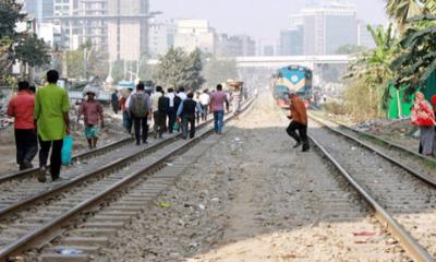 রাজধানীর বনানীতে ট্রেনের ধাক্কায় যুবক নিহত