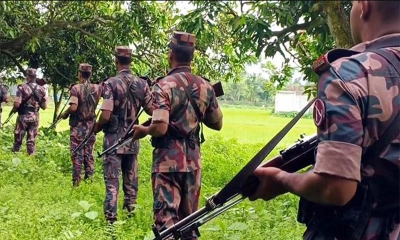 গভীর রাতে ফের সীমান্তে কাঁটাতারের বেড়া বিএসএফের, বাধা বিজিবির