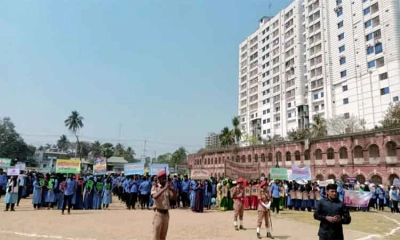 রৌদ্রের তাপে ৩ শিক্ষার্থী অজ্ঞান, প্রিন্সিপাল বললেন এটা তেমন কিছুই না...