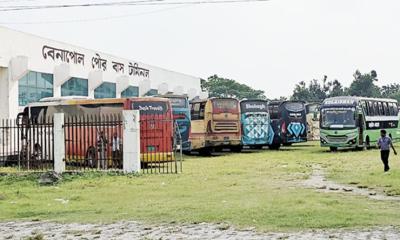 ৩ দিন ধরে বন্ধ বেনাপোল থেকে দূরপাল্লার বাস চলাচল