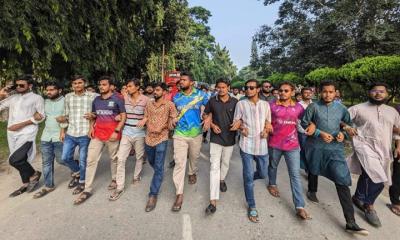 ছাত্রলীগকে নিষিদ্ধ ও রাষ্ট্রপতির পদত্যাগের দাবিতে ইবিতে গণজমায়েত