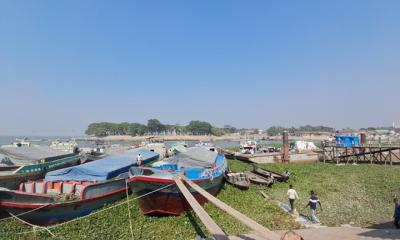 মেঘনায় নৌযান শ্রমিকদের কর্মবিরতি