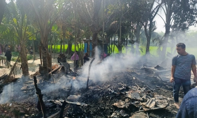 সিঁধ কেটে চুরি করে আগুন দিয়ে পুড়িয়ে দিল ঘর