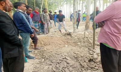 রায়গঞ্জে আন্দোলনে নিহত লেবু’র মরদেহ উত্তোলন