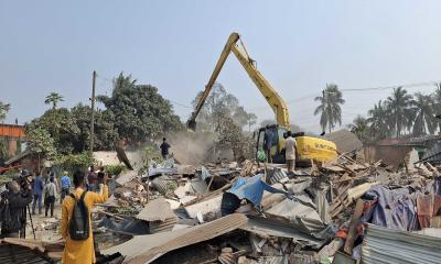 ঘোড়াশালে শীতলক্ষ্যা পাড়ের অবৈধ স্থাপনা উচ্ছেদ