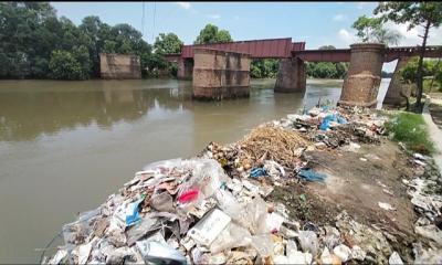 পৌরসভার বর্জ্যে ভরাট হচ্ছে নদী, দূষণে অতিষ্ঠ জনজীবন