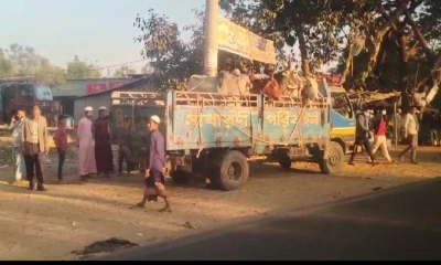 গরু ভর্তি যানবাহন থামিয়ে রামু ইউএনও’র নামে প্রকাশ্যে চাঁদাবাজি