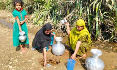 শুকাচ্ছে পাহাড়ের ঝরনা, পানির কষ্টে ৩৫ গ্রাম