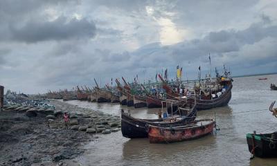 সাগরে জলদস্যু আতঙ্কে জেলেরা