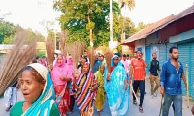 ডোমারে বিএনপি নেতার অপকর্মের বিরুদ্ধে ঝাড়ু মিছিল