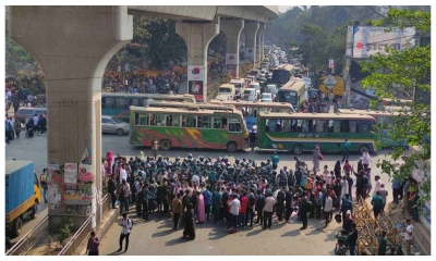 শাহবাগ অবরোধ করলেন জুলাই বিপ্লবে আহতরা