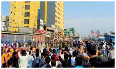 ঈদ বোনাসের দাবিতে মহাসড়ক অবরোধ