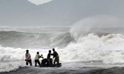 জাপানে ধেয়ে আসছে শক্তিশালী টাইফুন