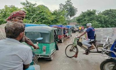 ব্রিজ নির্মান ৬ মাস বন্ধে লাখো মানুষের দুর্ভোগ