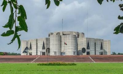 সব নির্বাচনে প্রার্থীদের বয়সসীমা ১৮ নির্ধারণ করতে আইনি নোটিশ