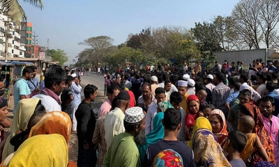 বাস থেকে ফেলে অটোচালককে হত্যার অভিযোগ, মহাসড়ক অবরোধ