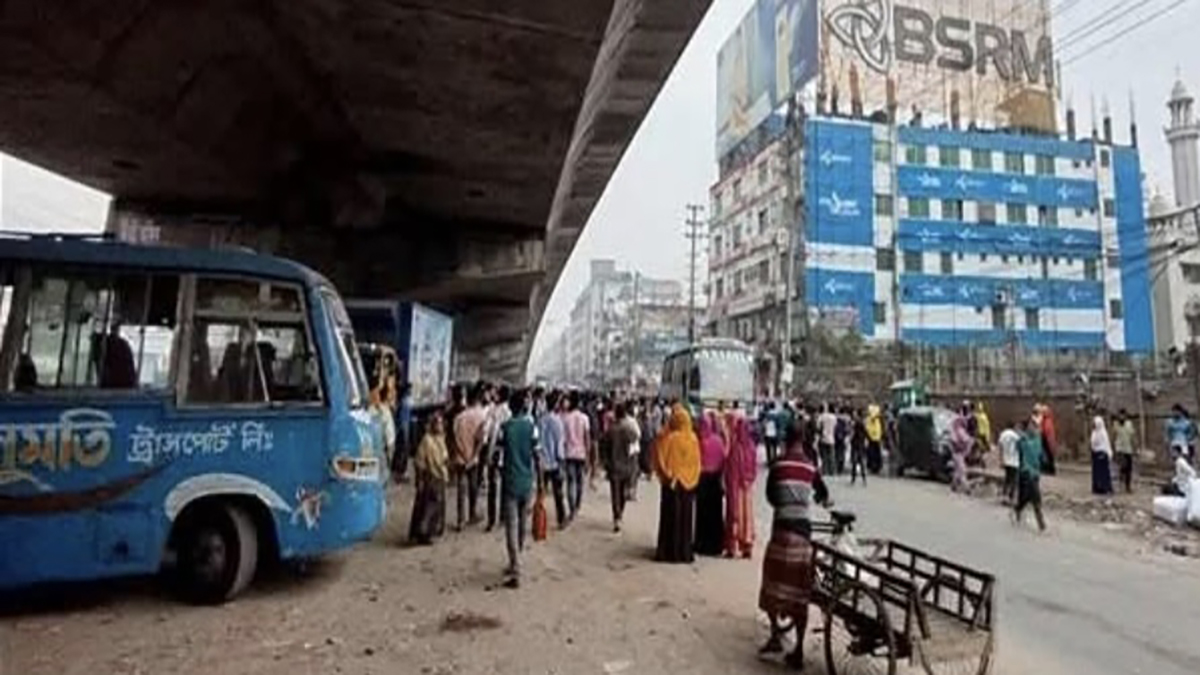 শ্রমিকদের ঢাকা-ময়মনসিংহ মহাসড়ক অবরোধ