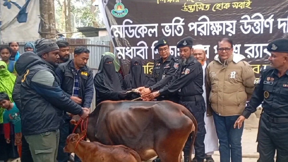 মেডিকেলে ভর্তির সুযোগ পাওয়া ঠাকুরগাঁওয়ের মাসুমা ও শ্রাবণীর পাশে র‌্যাব