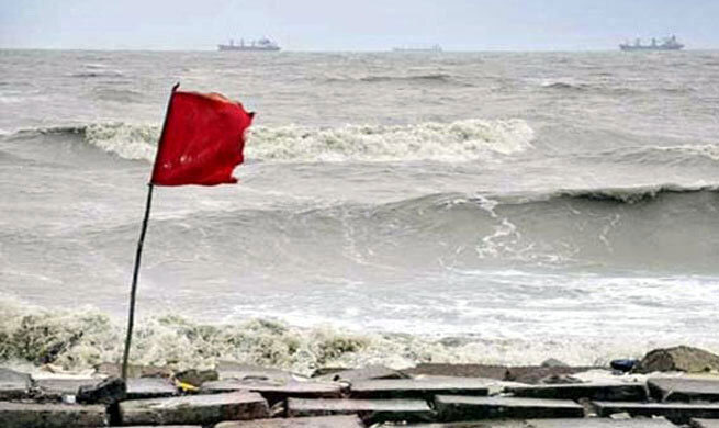 বঙ্গোপসাগর সমুদ্র বন্দরে ৩ নম্বর সতর্ক সংকেত