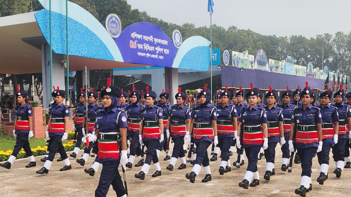 অবশেষে ৪০তম বিসিএস এএসপিদের প্রশিক্ষণ সমাপনী কুচকাওয়াজ অনুষ্ঠিত