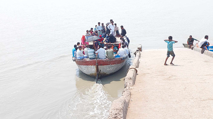 চীনের দুঃখ হুয়াংহু নদী, কুতুবদিয়ার দুঃখ চ্যানেল পারাপার