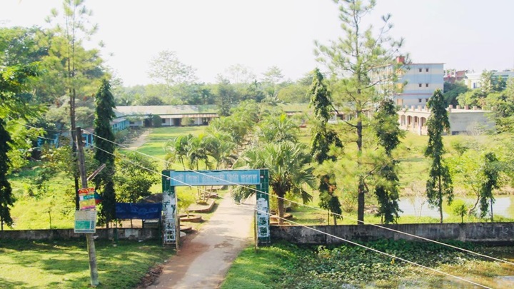 বড়লেখায় নারী শিক্ষা একাডেমি কলেজের অ্যাডহক কমিটি বাতিলের দাবি