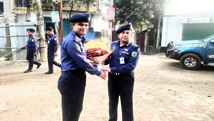 শেরপুর হাইও‌য়ে ক‌্যাম্প প‌রিদর্শন কর‌লেন পু‌লিশ সুপার