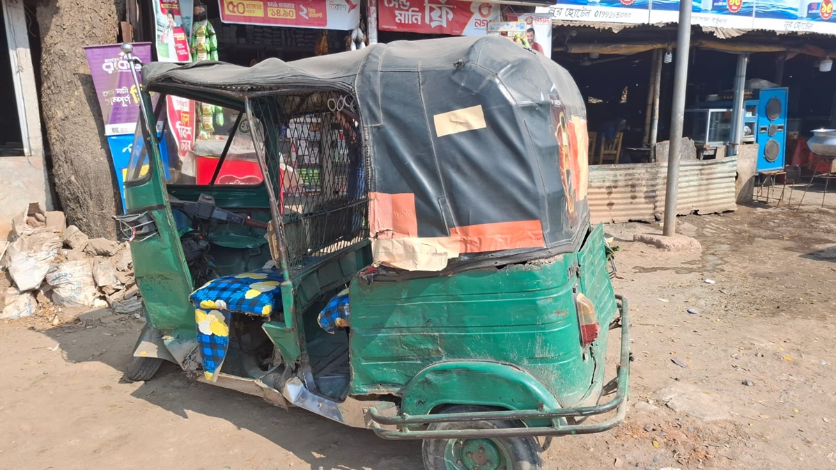 ঘোড়াশালে দুই গাড়ির সংঘর্ষে সিএনজি চালক নিহত