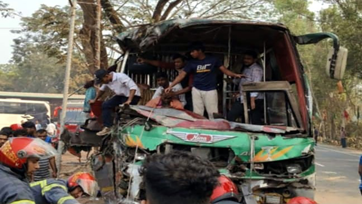 গোপালগঞ্জে সড়ক দুর্ঘটনায় বাসের ড্রাইভার ও সুপারভাইজার নিহত, আহত ১৫