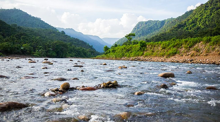 হেঁটে আসুন পাথরের বিছানায়