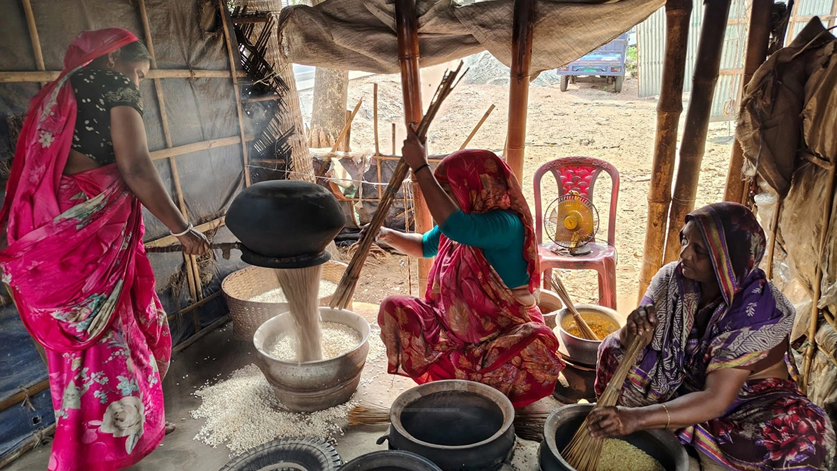 যে গ্রামকে মুড়ির গ্রাম নামেই চিনে সবাই